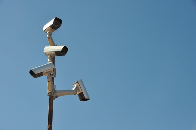 Comparatif des systèmes de surveillance : choisissez le vôtre